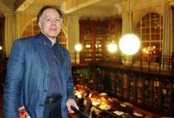 Javier Mar�as