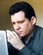 Amir Valle
