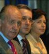 Juan Carlos de Borb�n; el presidente colombiano, �lvaro Uribe, y su esposa, Lina Moreno, durante la ceremonia