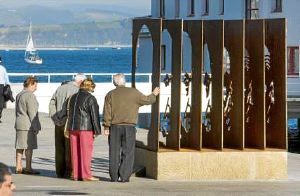 Escultura en homenaje a Jos&eacute; Hierro
