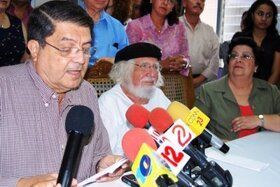Sergio Ram&iacute;rez y Ernesto Cardenal en la Cenidh