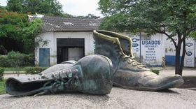 &ldquo;Los zapatos viejos&rdquo;, de H&eacute;ctor Lombana