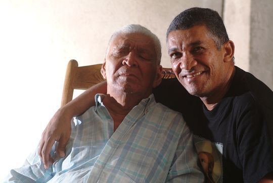 Leandro D&iacute;az y su hijo, Ivo