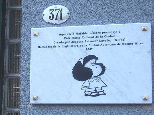 Placa conmemorativa en homenaje a Mafalda y a su creador, Joaqu&iacute;n Salvador Lavado, Quino