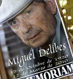 Afiche en memoria de Miguel Delibes. Fotograf�a: Nacho Gallego