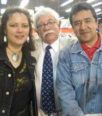 Jairo An�bal Ni�o (al centro) con Dixon Acosta y su esposa Patricia