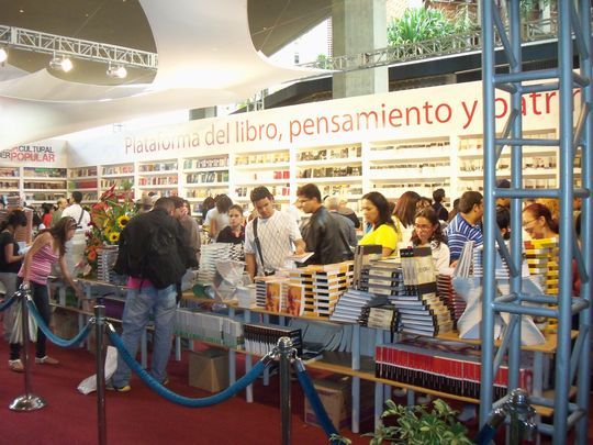 El mayor stand de la feria pertenece a la Plataforma del Libro, Pensamiento y Patrimonio del Ministerio de la Cultura de Venezuela