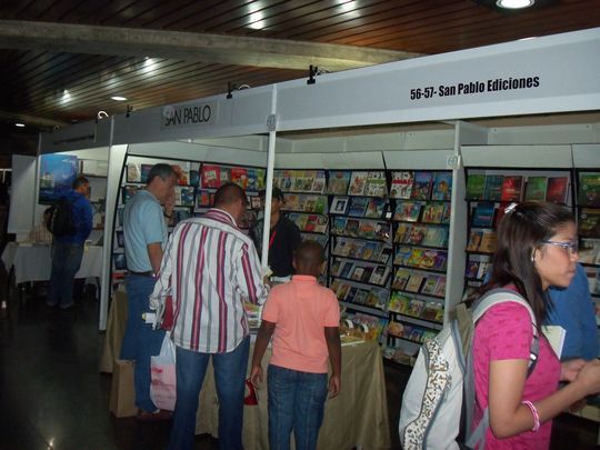 T&iacute;tulos religiosos en el stand de San Pablo Ediciones