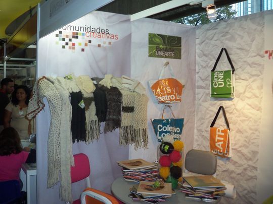 Artesan&iacute;a y productos tambi&eacute;n tienen su espacio en Filven 2011