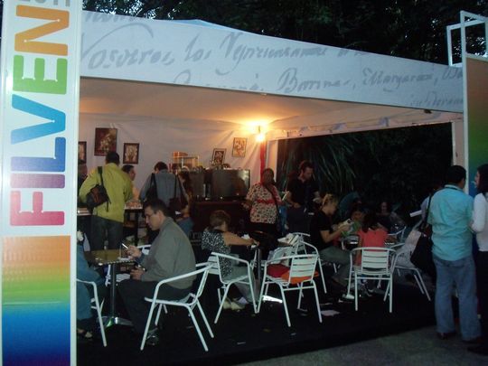 En pleno centro de la feria, en el Teatro Teresa Carre&ntilde;o, el espacio para el cafecito y la pasteler&iacute;a a precios solidarios
