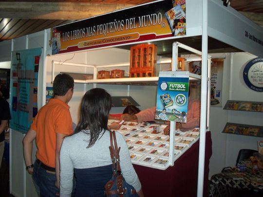Una presencia tradicional en la feria: Los Libros m&aacute;s Peque&ntilde;os del Mundo