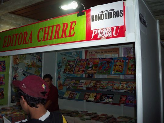Stand de Editora Chirre, del Per&uacute;. Los Bono Libros emitidos por la Filven acercan el libro a los trabajadores de las instituciones venezolanas