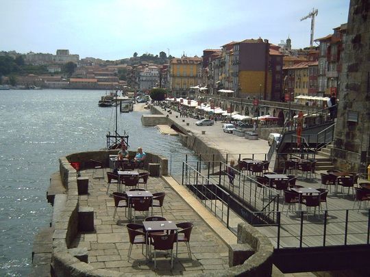 Vista del Duero y la ribera de Oporto desde el Puente Luis I