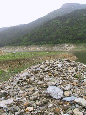 Allende las piedras y dem&aacute;s sinos