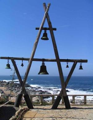 Campanas de Neruda en Isla Negra