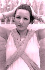 El cartel de Latina Letters es un retrato de Sandra Cisneros (en la foto) hecho por Raquel Valle-Senties