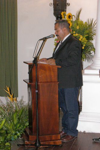 Licenciado Marco Aurelio M�ndez, director de Cultura y Bellas Artes del estado T�chira, durante su discurso en el que resalt� su compromiso solidario para con el Sal�n de Lectura-Ateneo del T�chira