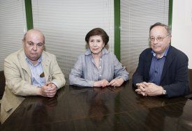 De izquierda a derecha: Alejandro Sales, Elvira Gonz&aacute;lez y Rafael Menezo