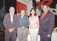 Freddy Ginebra, Juan Carlos Garc&iacute;a, Laura Calventi y Aquiles Juli&aacute;n, durante la entrega de los premios Casa de Teatro
