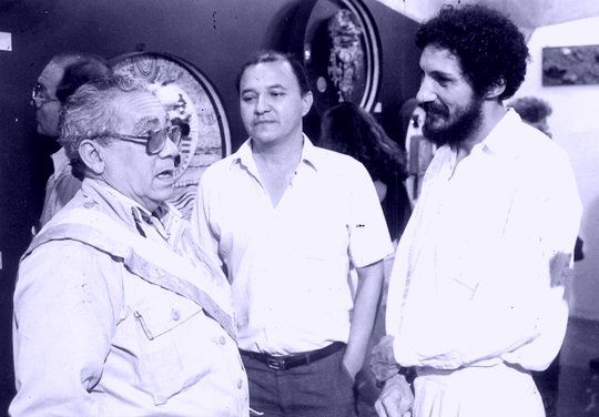 Mario Abreu (izquierda) con los periodistas Jos&eacute; Antonio Sucre y Alberto Hern&aacute;ndez, autor de esta entrevista. Fotograf&iacute;a: An&iacute;bal Camejo