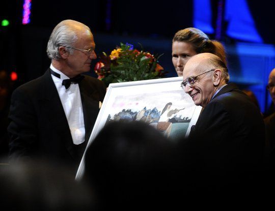 Jos&eacute; Antonio Abreu recibe el premio Polar de manos del rey de Suecia, Carlos XVI Gustavo Bernadotte. Foto: Karin T&ouml;rnblom