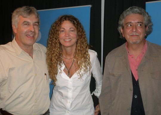 De izquierda a derecha, Antonio Mar&iacute;a Fl&oacute;rez, &Aacute;ngela Becerra y Ricardo Cano Gaviria