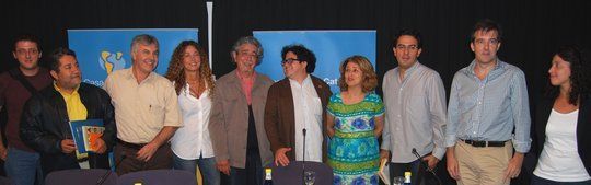 De izquierda a derecha: Luis Noriega, Zamir Bechara, Antonio Mar&iacute;a Fl&oacute;rez, &Aacute;ngela Becerra, Ricardo Cano Gaviria, Arturo Bola&ntilde;os, Anabel Torres, Juan Gabriel V&aacute;squez, escritores. Tambi&eacute;n Jos&eacute; Antonio de Ory (moderador mesa) y Cristina Osorno del &aacute;rea de literatura de Casa Am&eacute;rica