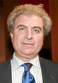 C&eacute;sar Antonio Molina