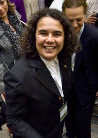 Consuelo S&aacute;izar