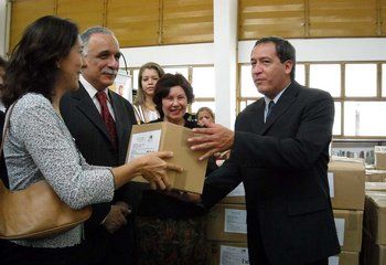 Myriam Mart&iacute;nez Elcoro, de la Aecid, y Ticio Escobar, ministro de Cultura del Paraguay