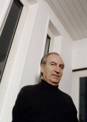 Tom&aacute;s Eloy Mart&iacute;nez