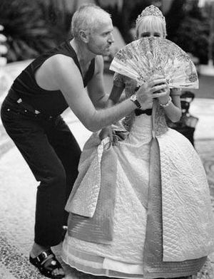 Gianni Versace y Allegra Beck, por Bruce Weber