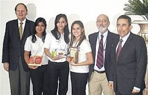 De izquierda a derecha: Dr. David Escobar Galindo, Nidia Sandoval, Karla Ramírez, Tania Orantes, Gorka Gárate y Carlos Quintanilla Schmidt