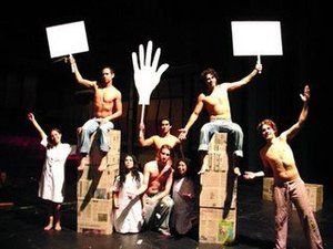 &ldquo;Tu pa&iacute;s est&aacute; feliz&rdquo;, primera obra montada por el Grupo Rajatabla (1971)