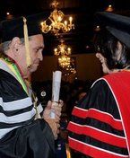 Rafael Cadenas recibe el doctorado honoris causa de la UC