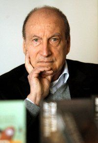 Tom&aacute;s Eloy Mart&iacute;nez