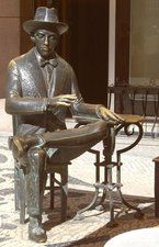 Estatua de Fernando Pessoa en el caf� A Brasileira, en el Chiado, Lisboa