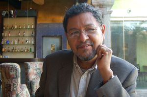 &Eacute;lmer Mendoza