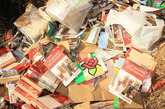 Libros de Misi&oacute;n Cultura encontrados en un basurero en el estado Bol&iacute;var (Venezuela)