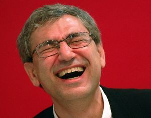 Orhan Pamuk. Fotograf&iacute;a: Boris Roessler