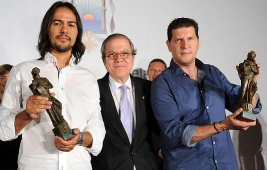 De izquierda a derecha: Fernando Otero, ganador del Premio Ateneo Joven; Alberto M&aacute;ximo P&eacute;rez Calero, presidente del Ateneo de Sevilla, y David Tejera, ganador del Premio Ateneo