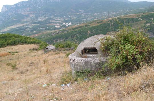 Los b&uacute;nkeres de Albania