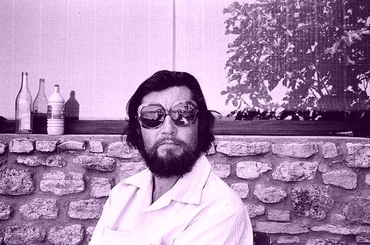 Julio Cort&aacute;zar. Fotograf&iacute;a: Mario Muchnik