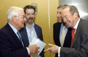 De izquierda a derecha, el director del Instituto Cervantes, V&iacute;ctor Garc&iacute;a de la Concha; el catedr&aacute;tico Jos&eacute; Luis Garc&iacute;a Delgado; el director de ABC, Bieito Rubido, y el director de la Real Academia Espa&ntilde;ola (RAE), Jos&eacute; Manuel Blecua