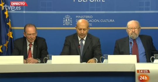 De izquierda a derecha, Jos&eacute; Manuel Blecua, director de la RAE; Jos&eacute; Ignacio Wert, ministro espa&ntilde;ol de Cultura, y Jos&eacute; Manuel Caballero Bonald
