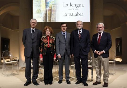 De izquierda a derecha: Jos&eacute; Manuel S&aacute;nchez Ron, Carmen Iglesias, Rafael Pardo (director de la Fundaci&oacute;n BBVA), Ignacio Bosque y Dar&iacute;o Villanueva