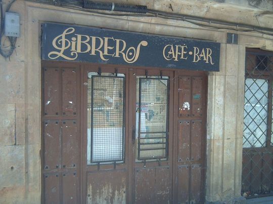 Caf&eacute;-Bar en la Calle Libreros. Salamanca