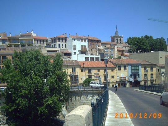 Zamora desde un puente sobre el Duero