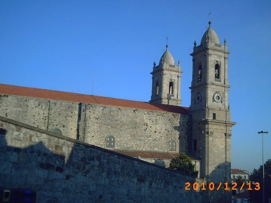 Vista lateral de la Iglesia de Nuestra Se&ntilde;ora de la Lapa, Oporto