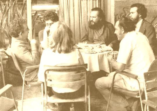 Sabana Grande, Caracas, 1974. De izquierda a derecha: Gabriel Garc&iacute;a M&aacute;rquez, Elisa Maggi, Salvador Garmendia, Gabriel Jim&eacute;nez Em&aacute;n y Domingo Miliani